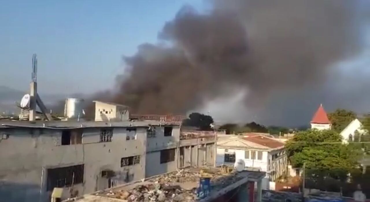 La Prisión Civil de Puerto Príncipe, Penitenciaría Nacional, está actualmente bajo fuego