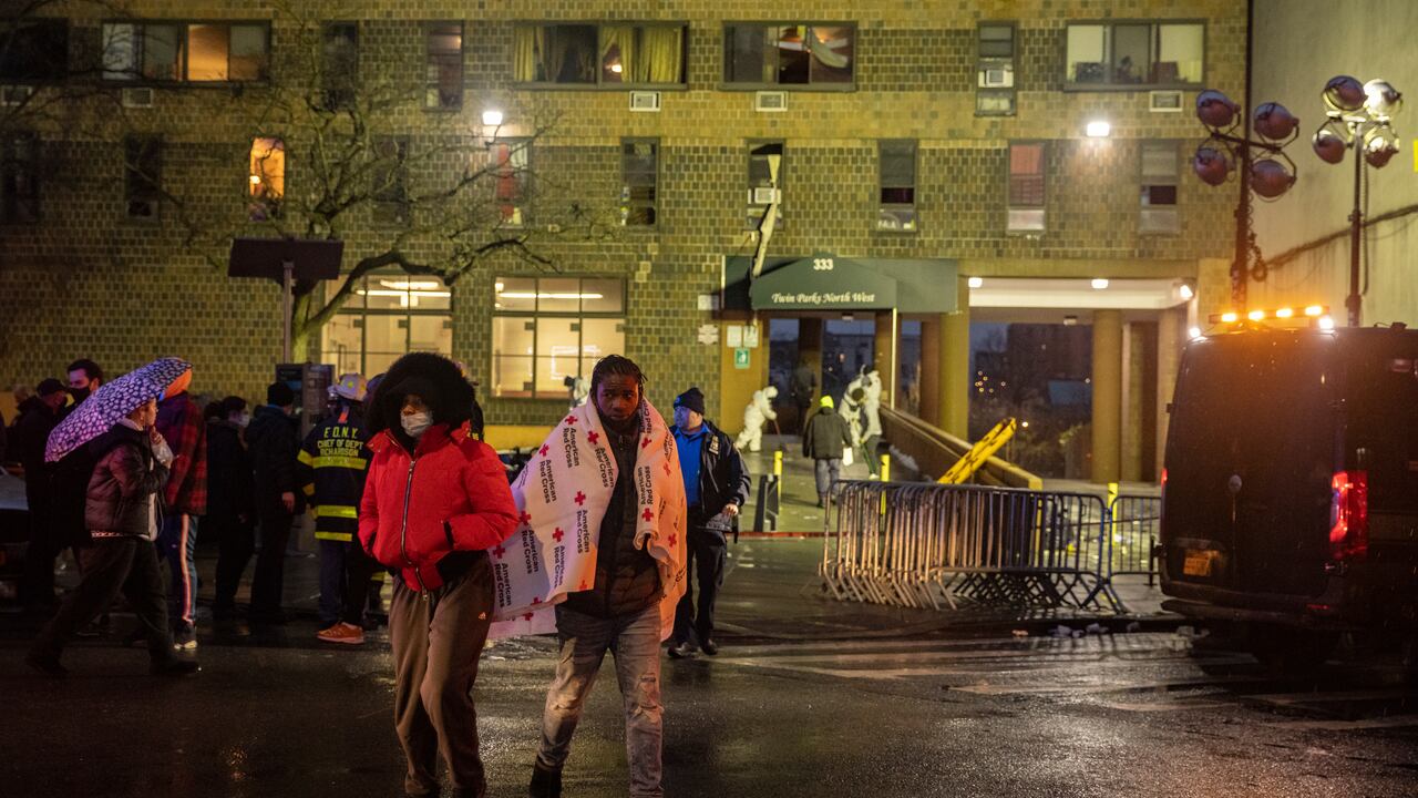 "Había muchos niños llorando '¡Ayuda, ayuda, ayuda!'", contó Dilenny Rodríguez, de 38 años, quien escapó con su hijo de 10 años.