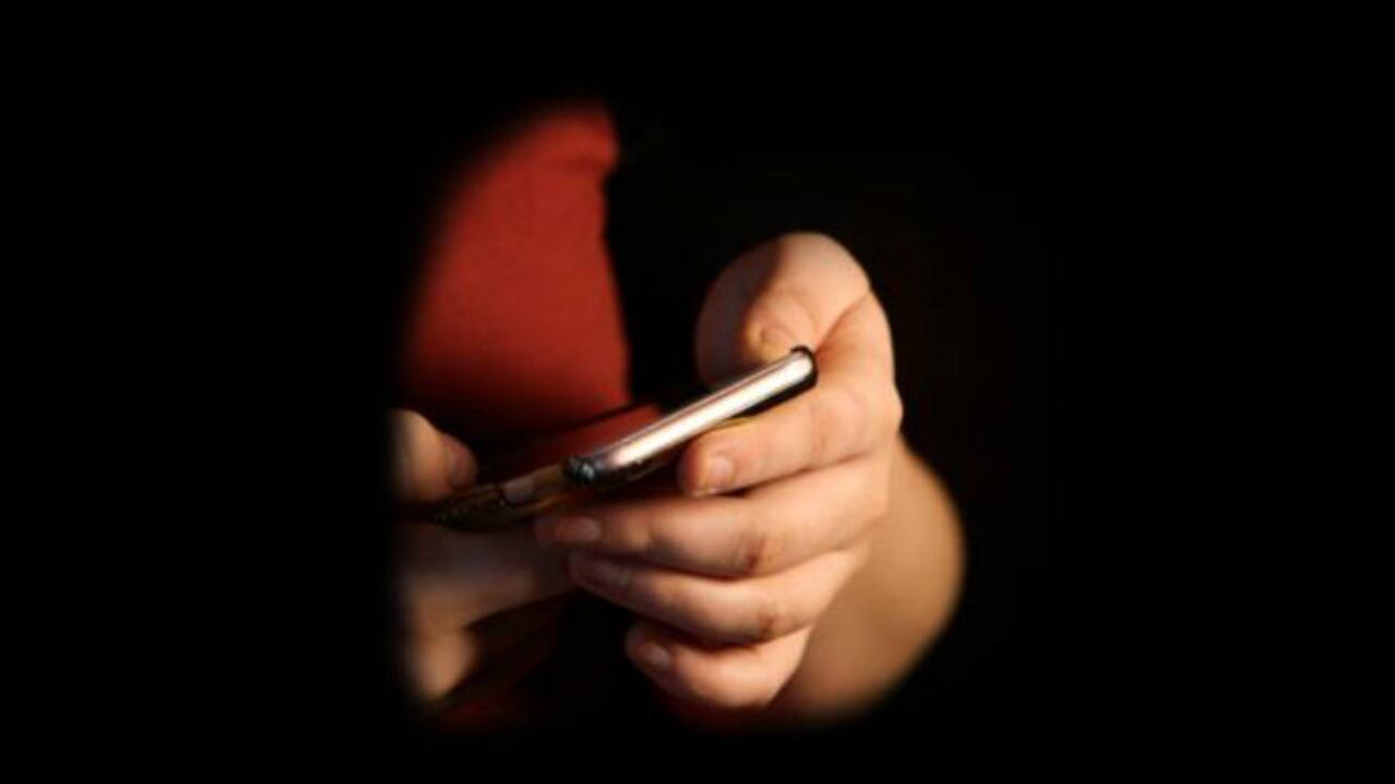 Al menos dos estudiantes mencionadas en el chat donde se vertían mensajes de alto contenido sexual violento, se quejan de cómo la universidad manejó el caso.