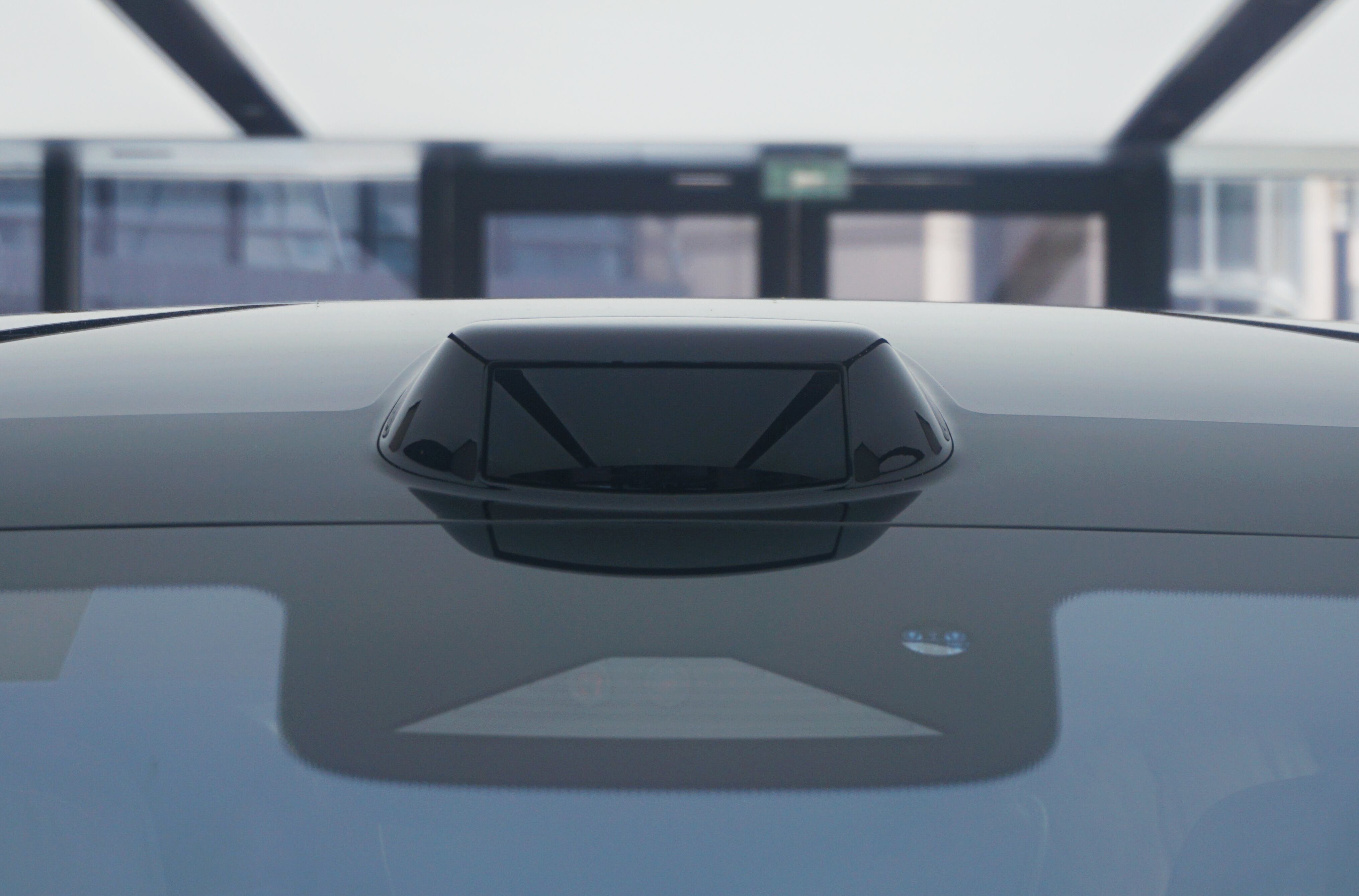 Un usuario de Reddit publicó un video en el que muestra cómo un radar LiDAR afectó la cámara de un teléfono móvil.