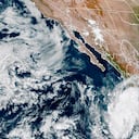 Esta imagen satelital proporcionada por la Oficina Nacional de Administración Oceánica y Atmosférica de Estados Unidos (NOAA por sus siglas en inglés) el martes de 17 de octubre de 2023, muestra la tormenta tropical Norma cerca de la costa oeste de México en el Pacífico. (NOAA vía AP)