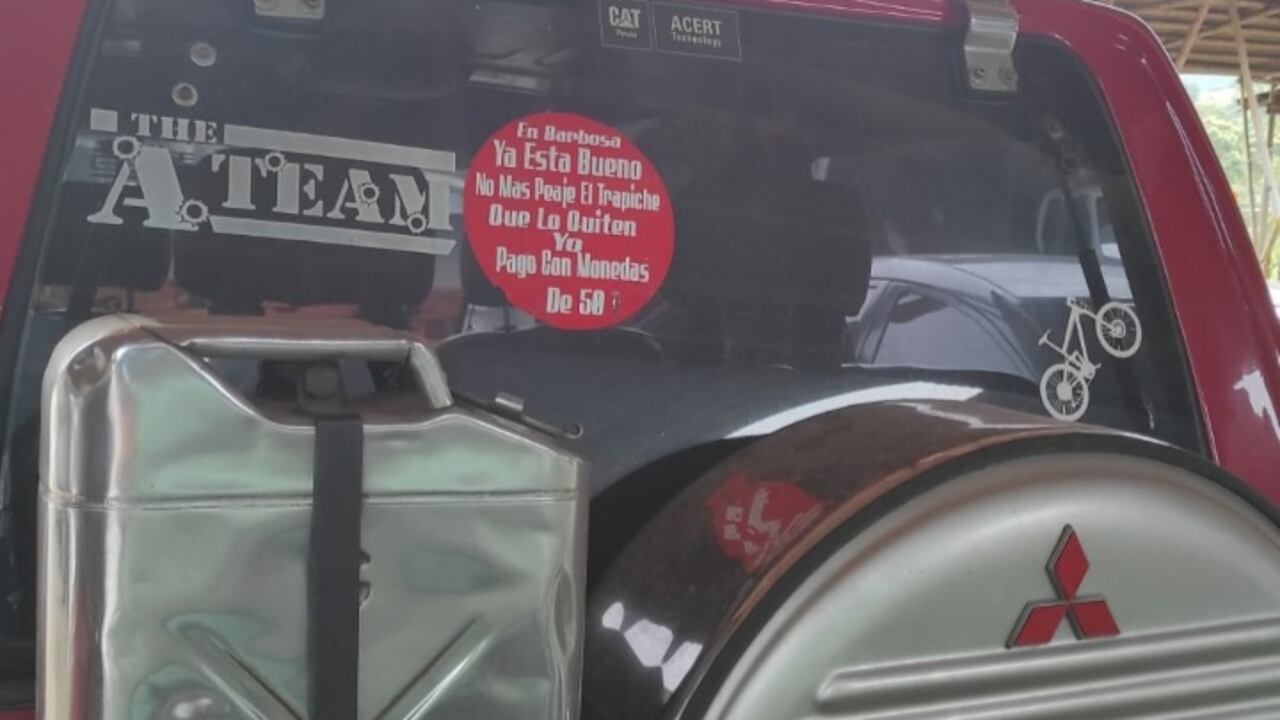 La inconformidad por el alto costo de los peajes llevaron a Sandra Gutiérrez, a pagar con monedas de $50 pesos en el peaje El Trapiche, ubicado en la Doble Calzada Bello - Hatillo.