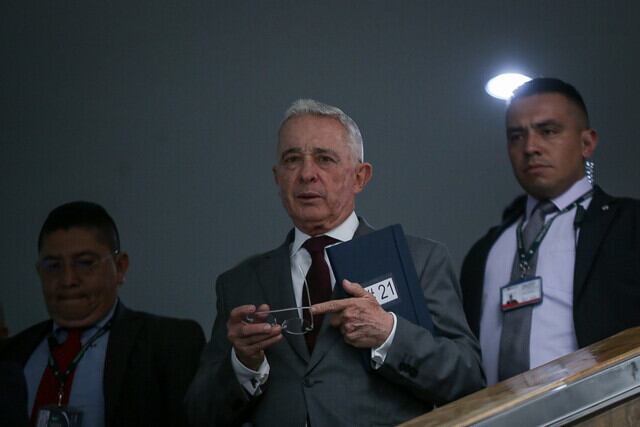 El expresidente Álvaro Uribe Vélez en el complejo judicial de Paloquemao.
