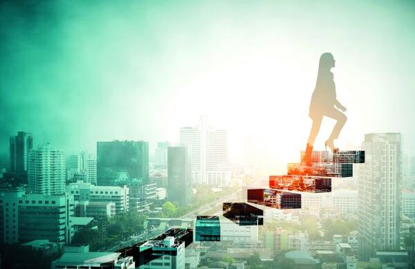 Las mujeres buscan llegar hacia la cima.