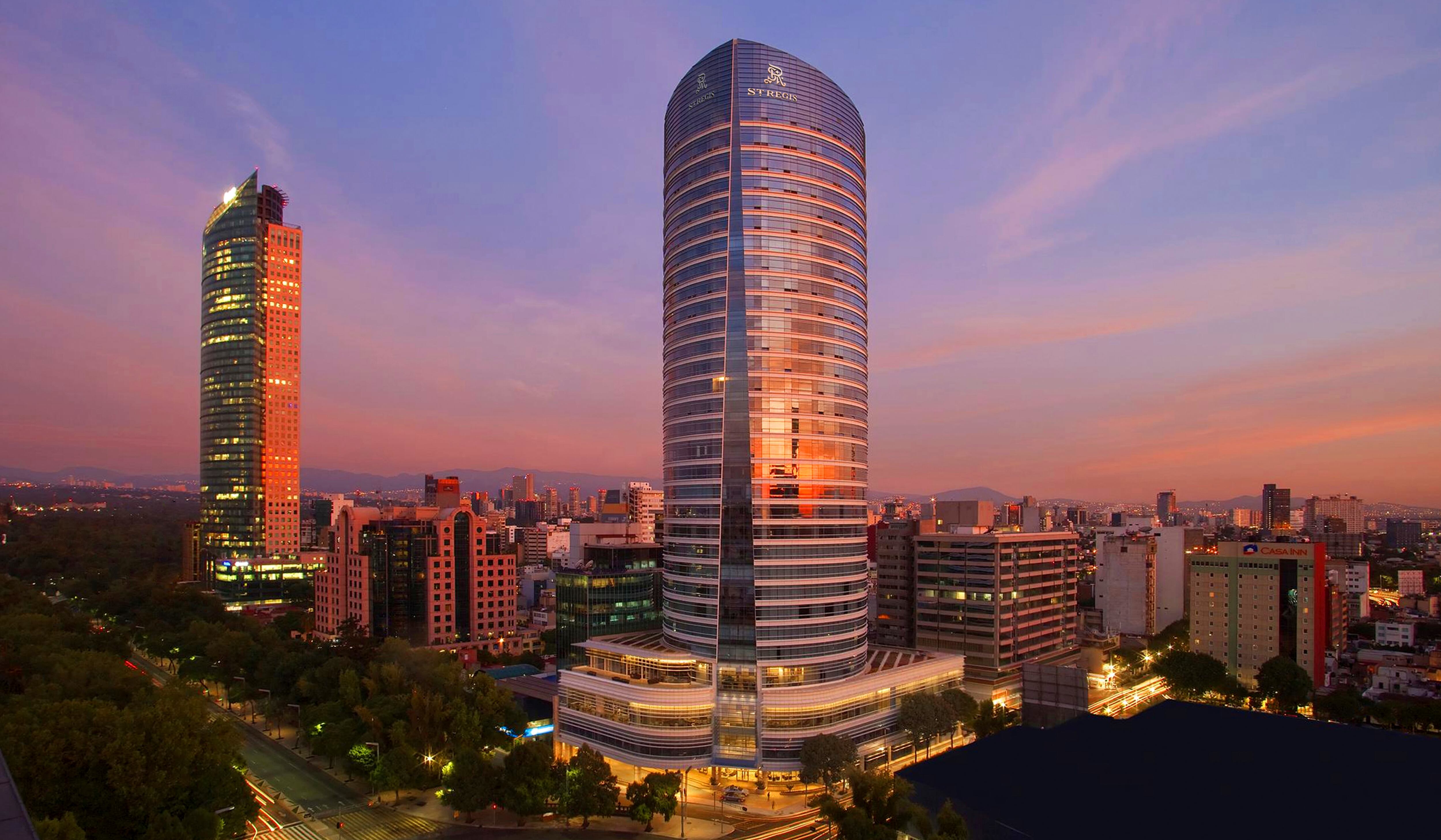 El St. Regis de Ciudad de México está ubicado en una zona estratégica para visitar el Bosque de Chapultepec o el Ángel de la Indenpendencia.