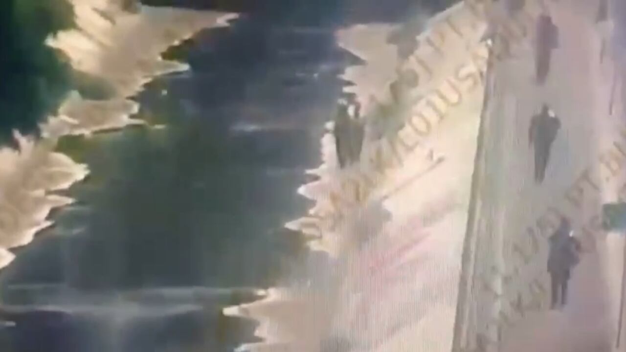 Este es el momento en el que los uniformados capturan a los delincuentes.