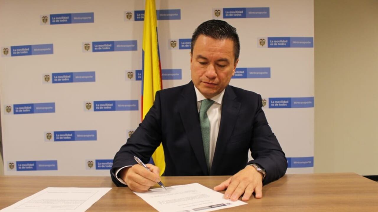 Jair Orlando Fajardo, director de la Aerocivil declarado insubsistente.