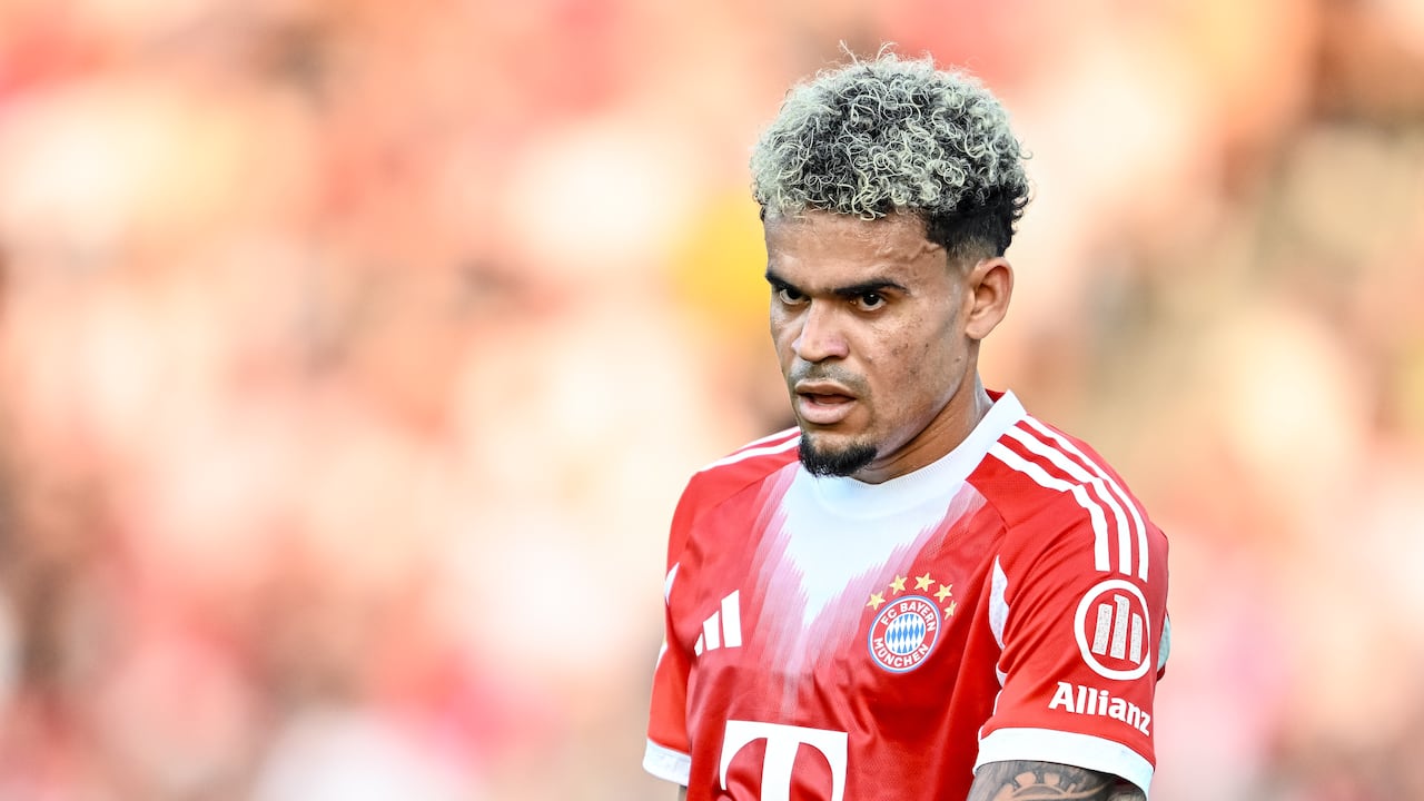 Zurich, Switzerland - August 12: Luis Díaz of Bayern Muenchen looks on during the pre-season friendly match between Grasshopper Club Zürich and FC Bayern München at Stadion Letzigrund on August 12, 2025 in Zurich, Switzerland. (Photo by Harry Langer/DeFodi Images/DeFodi via Getty Images)