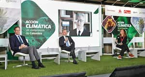 Peter Ptassek, embajador de Alemania en Colombia; Carlos Correa, ministro de Ambiente, y Katherina Bach, fundadora del movimiento Generación RE.