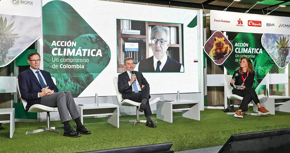 Peter Ptassek, embajador de Alemania en Colombia; Carlos Correa, ministro de Ambiente, y Katherina Bach, fundadora del movimiento Generación RE.