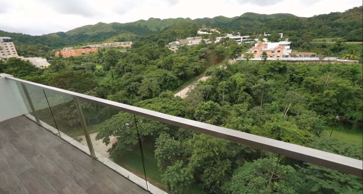 También se encuentran lujosos apartamentos con excelente vista