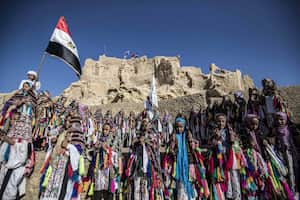 En el oasis de Siwa, los niños siwi vestidos con sus trajes tradicionales. Los siwi son una de las minorías de Egipto. Foto: Khaled Desouki / AFP