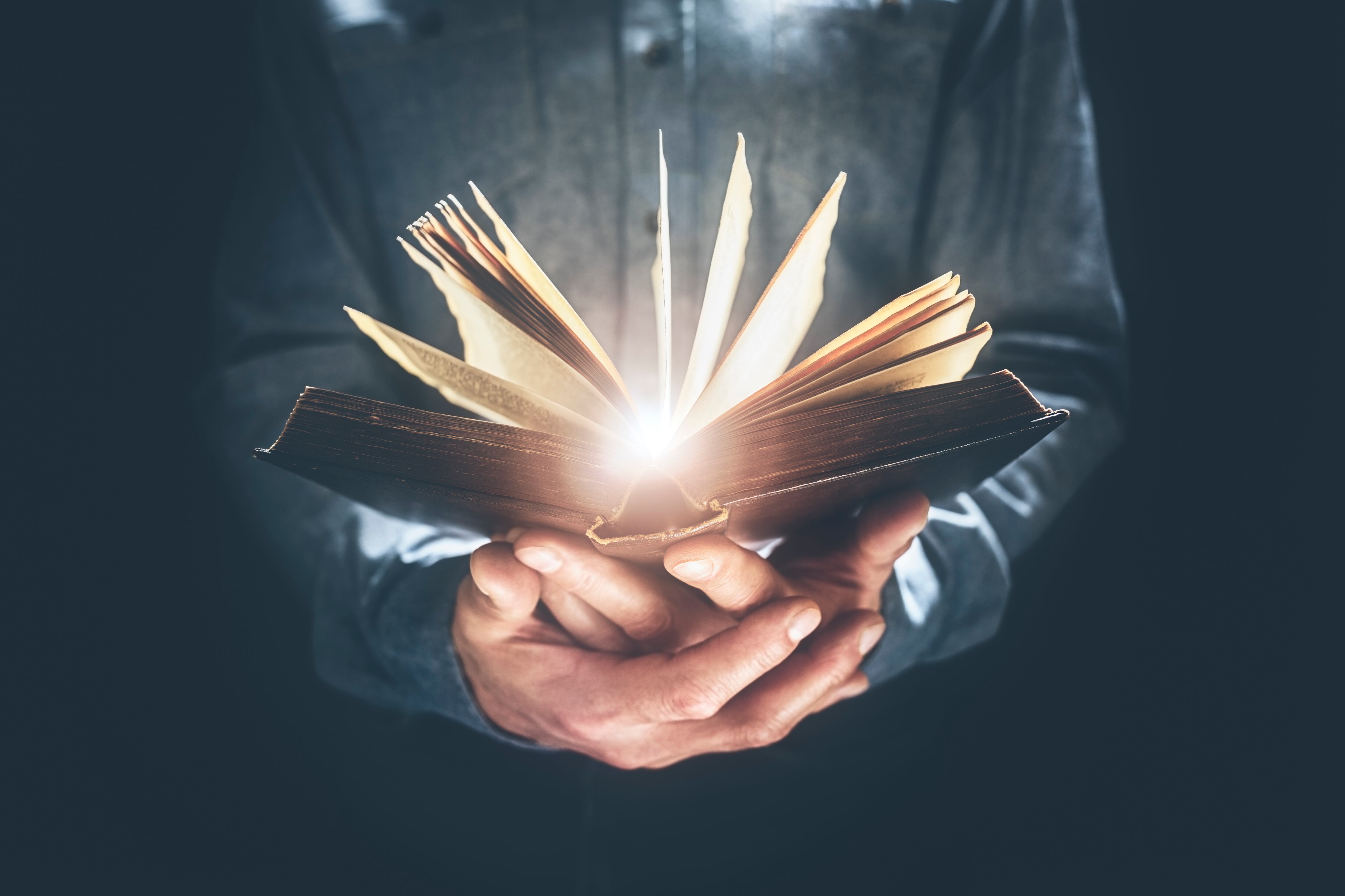 La sabiduría que Dios ofrece tiene la capacidad de guiar por el buen camino.