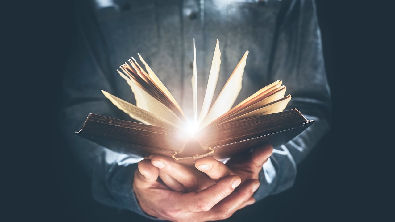 La sabiduría que Dios ofrece tiene la capacidad de guiar por el buen camino.