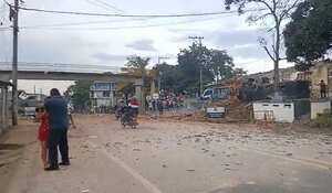 La comunidad del corregimiento de Mondomo, a un costado de la vía Panamericana, reportaron este ataque a la Policía en las primeras horas de la mañana de este Jueves Santo 17 de abril.