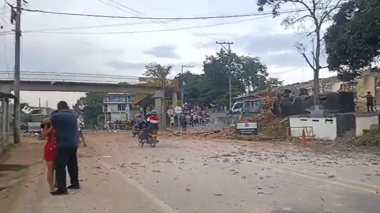 La comunidad del corregimiento de Mondomo, a un costado de la vía Panamericana, reportaron este ataque a la Policía en las primeras horas de la mañana de este Jueves Santo 17 de abril.