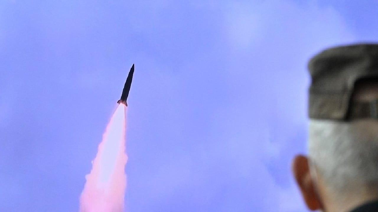 Fue lanzado desde el mismo barco utilizado por el país en su primer ensayo de misil balístico estratégico mar-tierra (SLBM) hace cinco años.