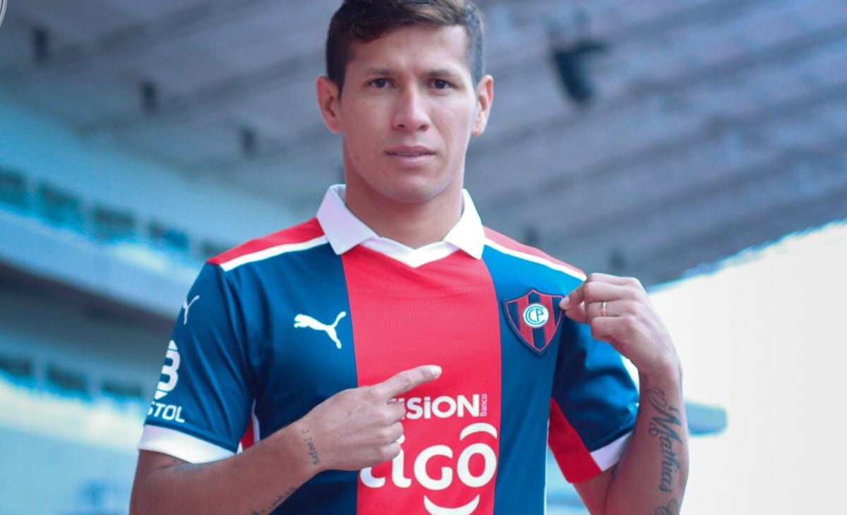 Rafael Carrascal en su presentación con Cerro Porteño