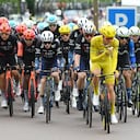 Egan Bernal y Tadej Pogacar integrando un grupo que iba a la delantera en el Tour de Francia 2026