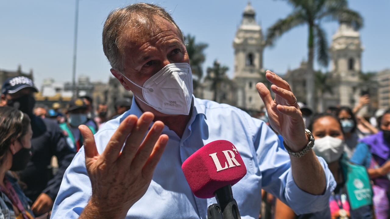 Jorge Muñoz no sobrevivió a un proceso de vacancia de mandato adelantado en su contra desde el 2021 (Photo by Artur Widak/NurPhoto via Getty Images)