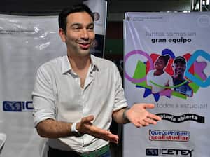 Feria de oportunidades del Icetex en Cali en el Colegio Inem con la presencia del presidente del Icetex Mauricio Toro.