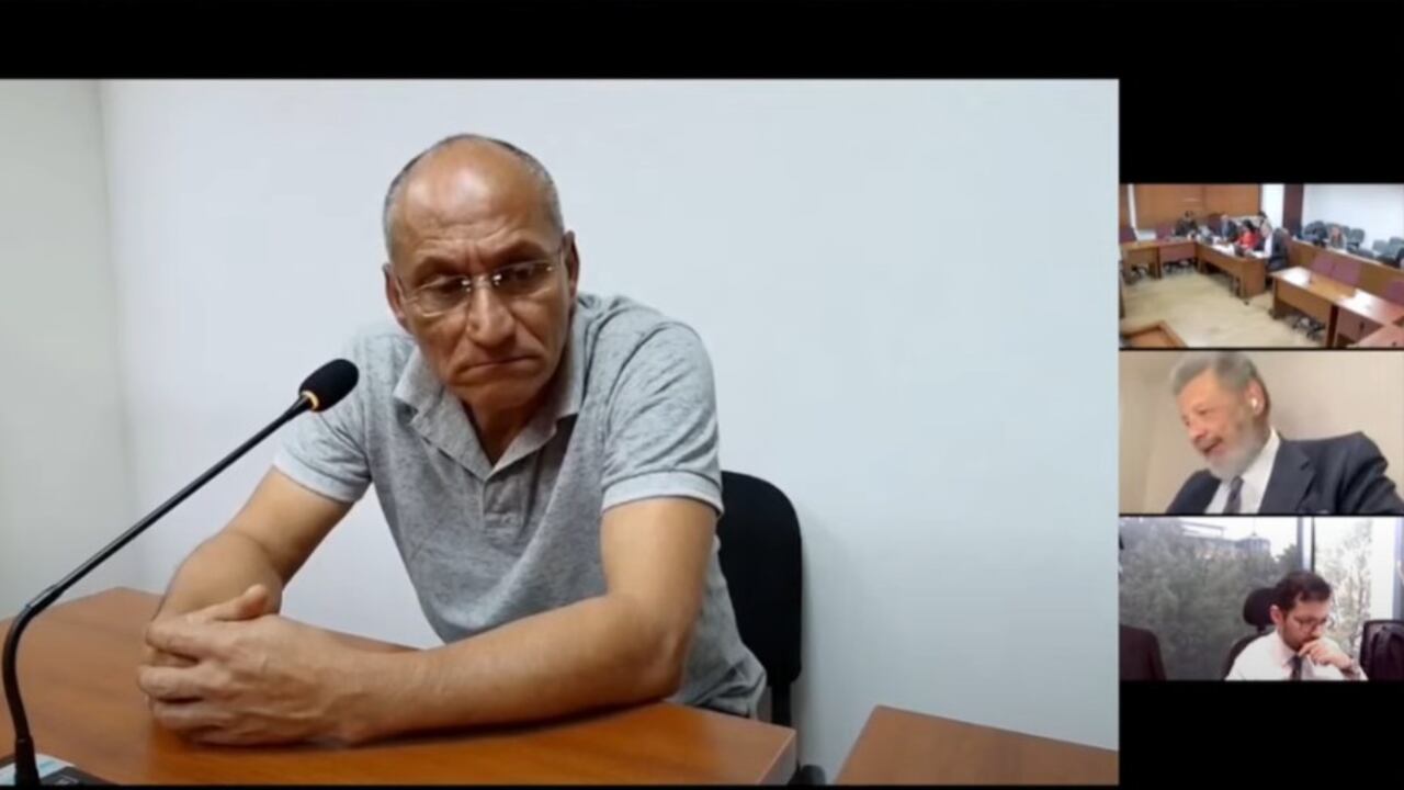 Carlos Enrique Vélez, alias Víctor, testigo de la Fiscalía en el juicio contra el expresidente Uribe.