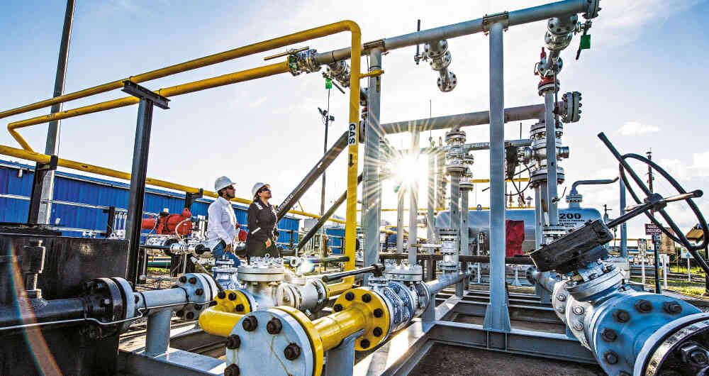 La regasificadora de Buenaventura, que costaría 327 millones de dólares, entraría a operar en septiembre de 2023. También el sistema nacional de transporte, que permitirá la interconexión de los sistemas y el flujo bidireccional desde la costa atlántica hasta el interior del país.