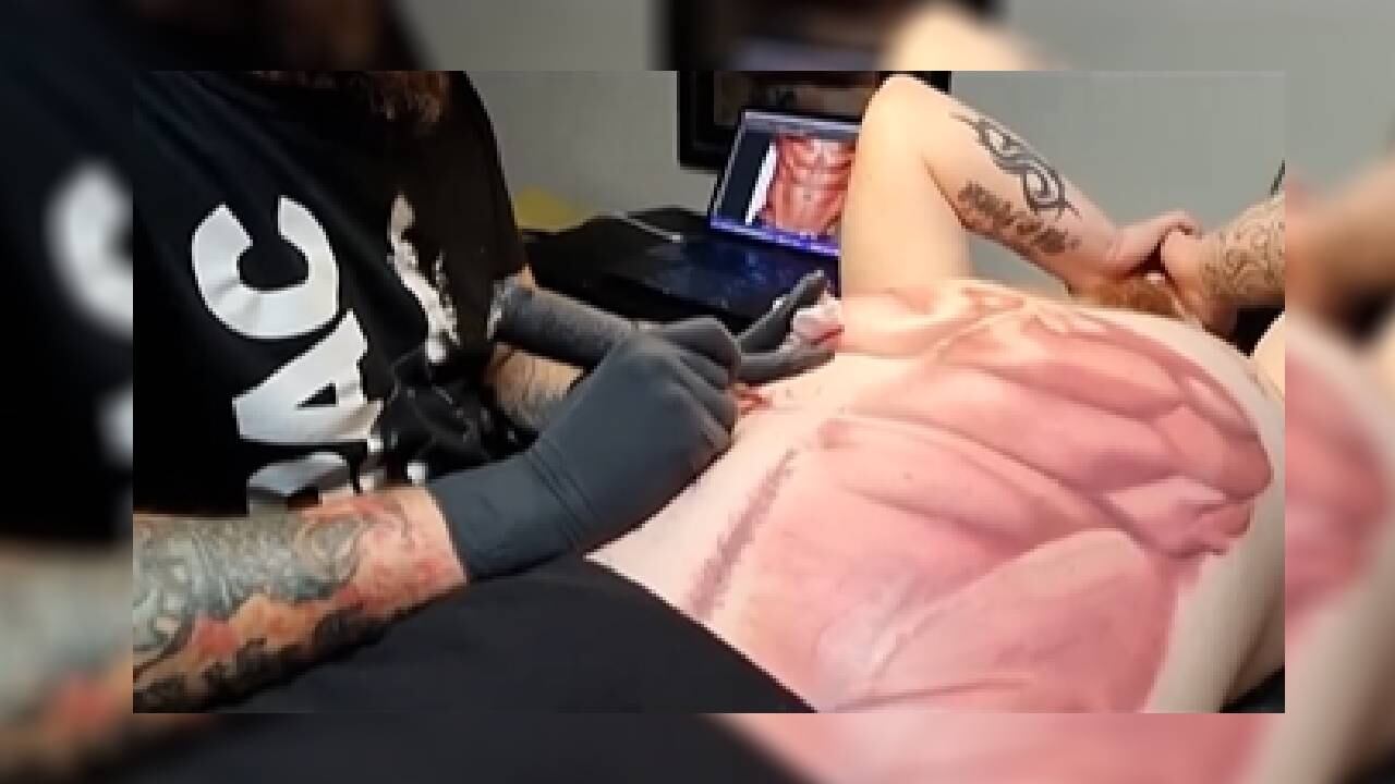 En Reino Unido un cliente optó por hacerte este inusual tatuaje.