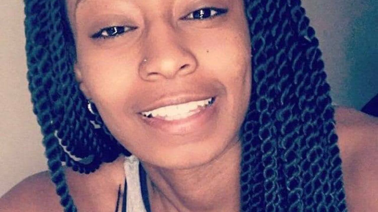 Jermani Thompson perdió la vida cuando se encontraba cumpliendo con sus labores diarias, descargando el equipaje de uno de los aviones correspondiente a Frontier Airlines a eso de las 10 de la mañana hora local este martes.