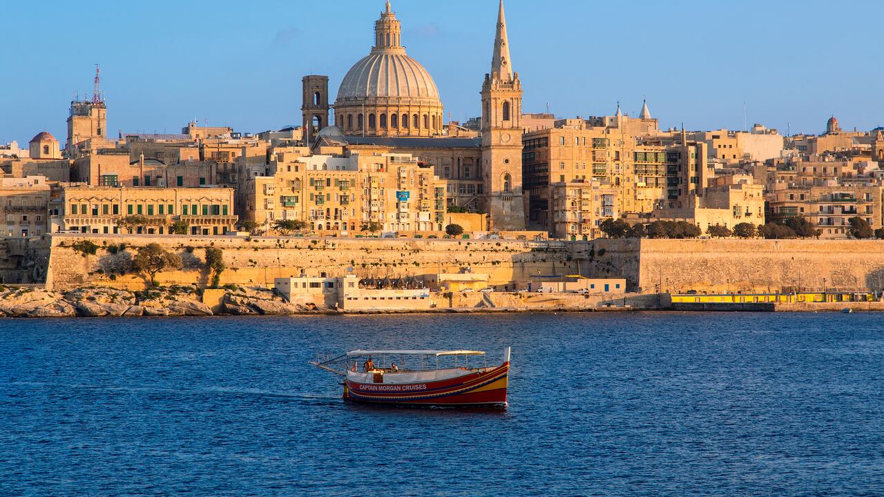 Con una creciente demanda de personal en el sector de la hostelería, Malta se presenta como una opción atractiva para quienes buscan empleo como mesero en el extranjero.