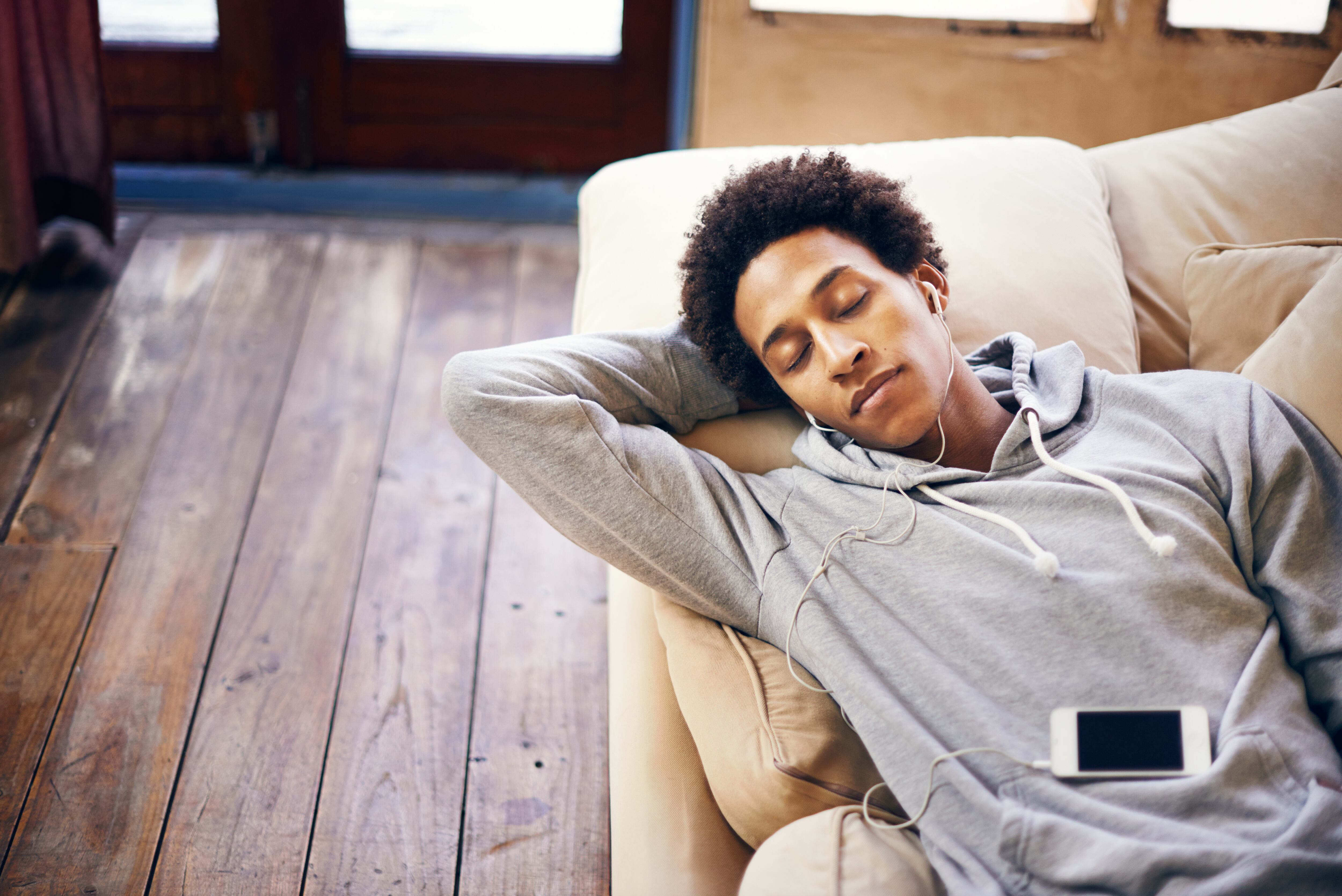 Dormir con audífonos