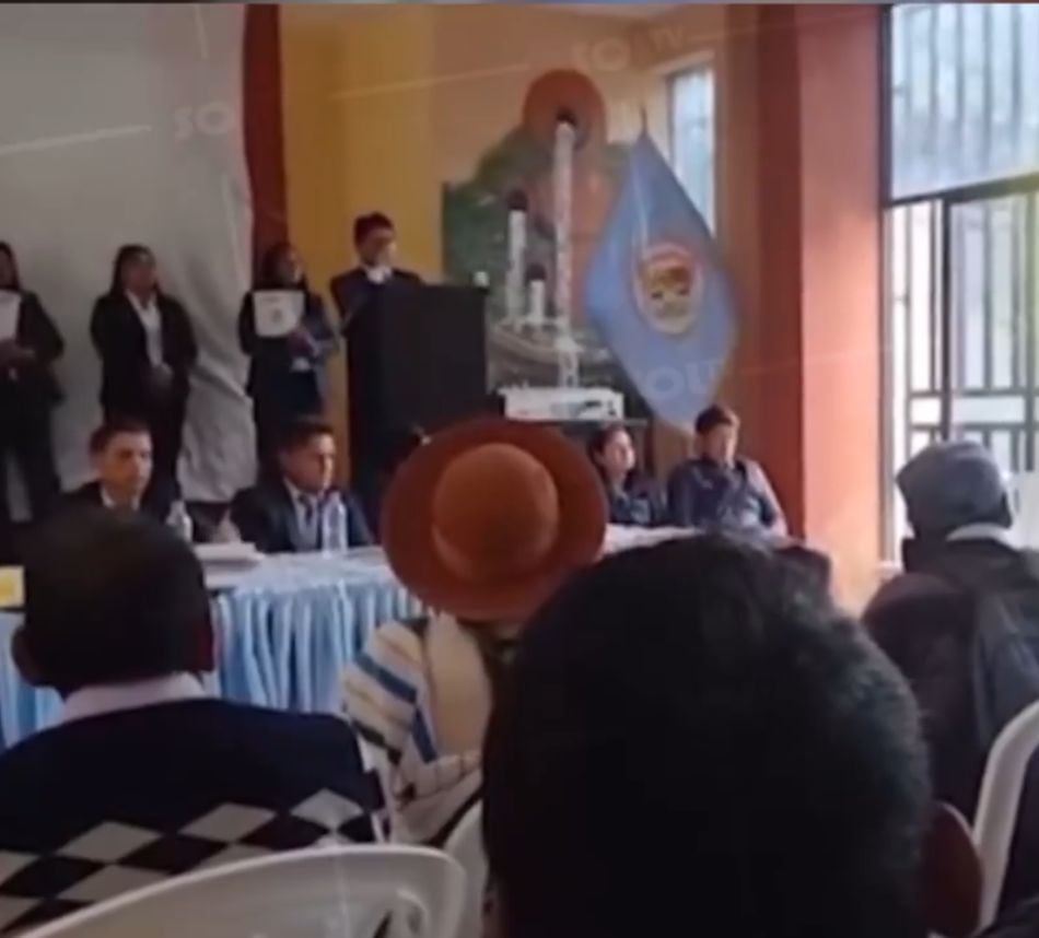 La reunión se suspendió de inmediato por parte de los organizadores