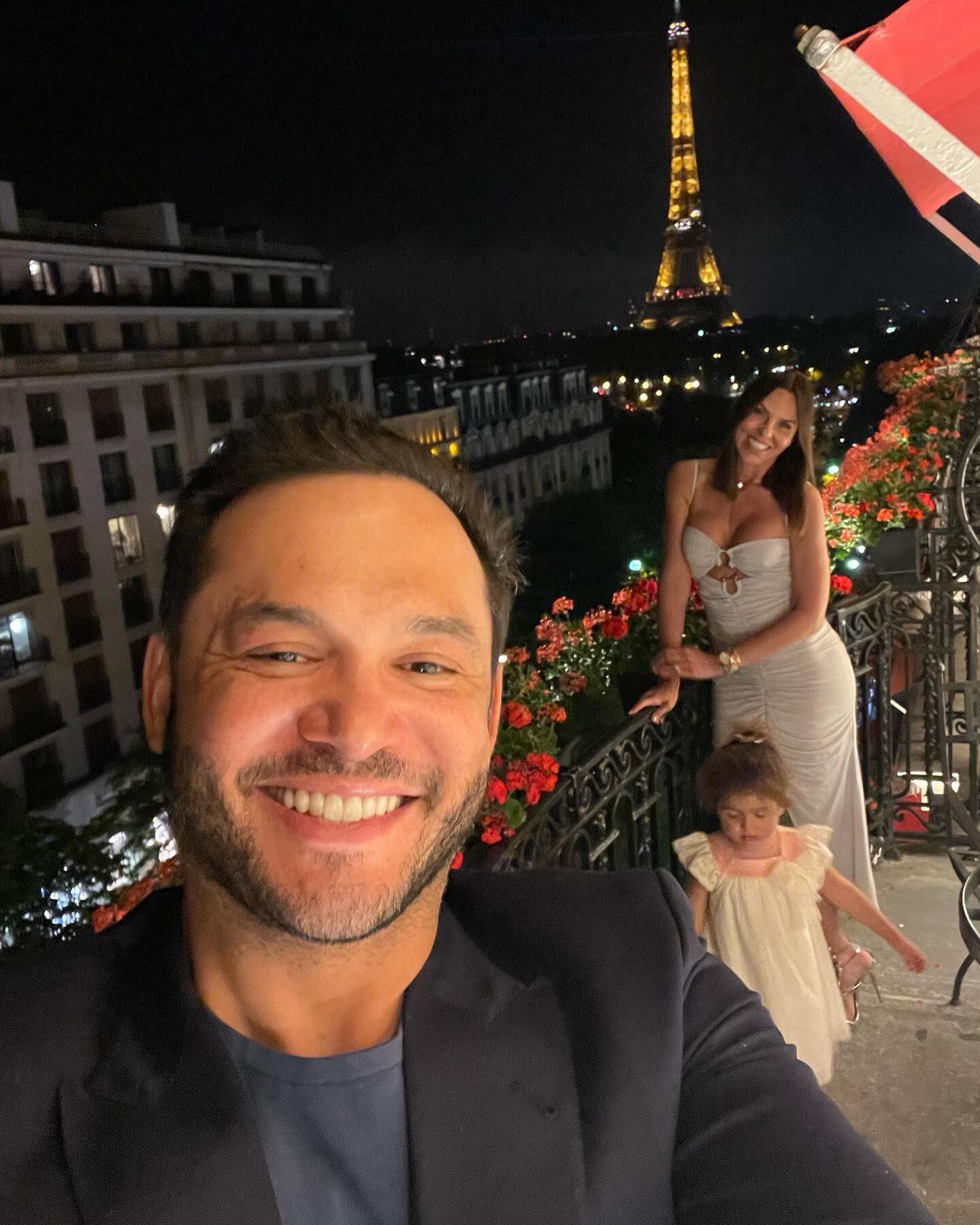 La exreina estuvo en París con su esposo y su hija Fátima