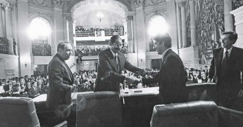 rumboLa Asamblea Nacional Constituyente fue instalada el 5 de febrero de 1991, con el ánimo de reformar un sistema político bloqueado por el bipartidismo.