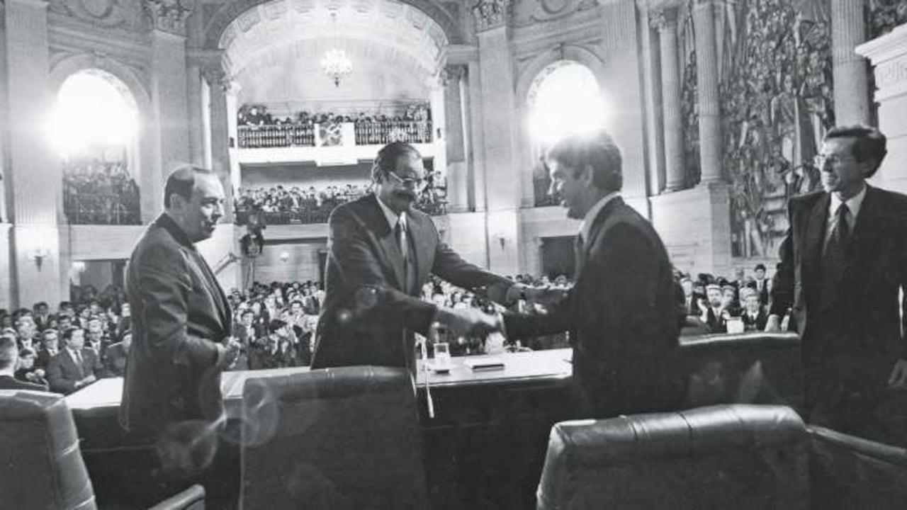 rumboLa Asamblea Nacional Constituyente fue instalada el 5 de febrero de 1991, con el ánimo de reformar un sistema político bloqueado por el bipartidismo.