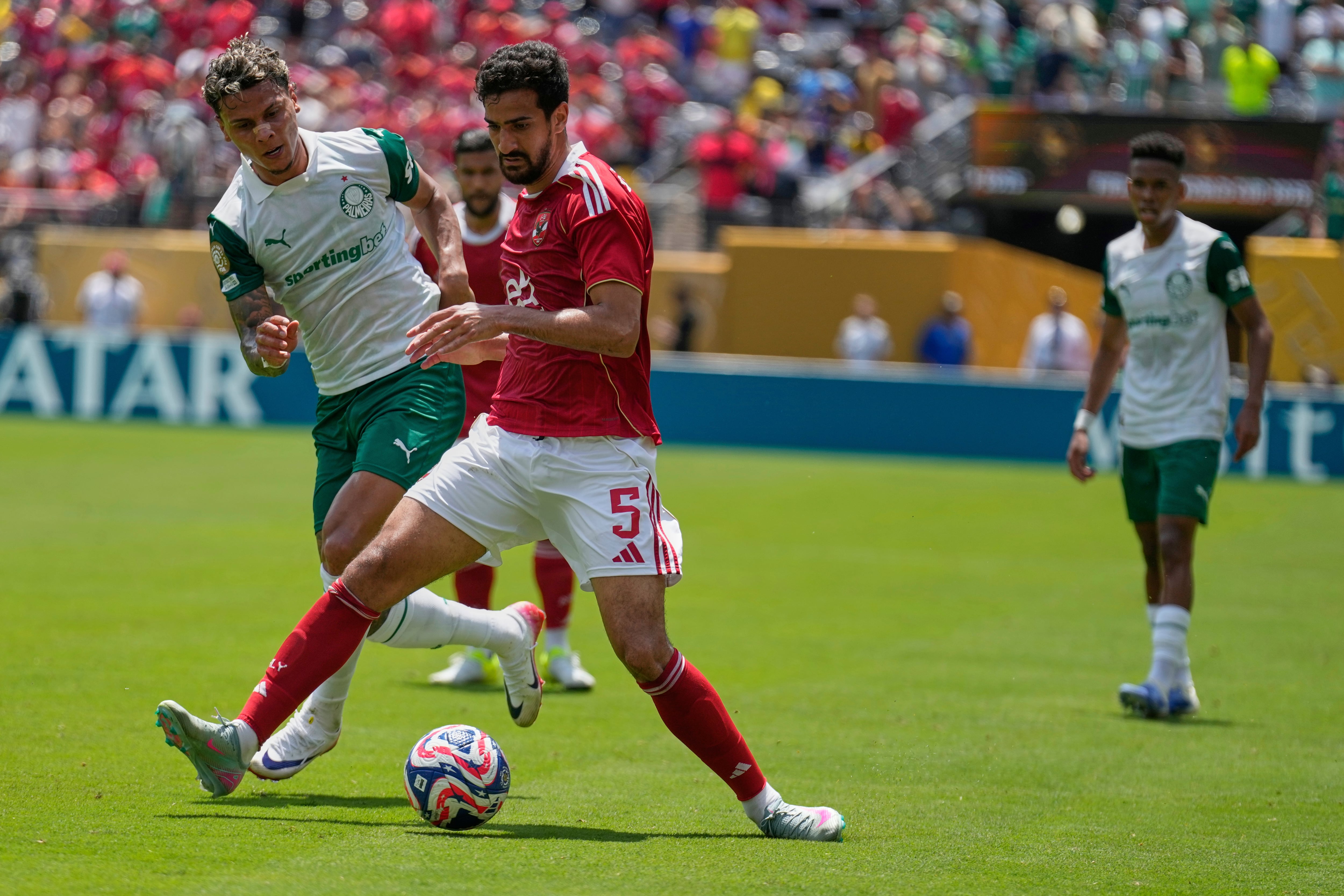 Palmeiras' Richard Rios, left, and Al Ahly's Mohamed Ali Ben Romdhane fight for the ball during the Club World Cup group A soccer match between Palmeiras and Al Ahly in East Rutherford, N.J., Thursday, June 19, 2025. (AP Photo/Seth Wenig)