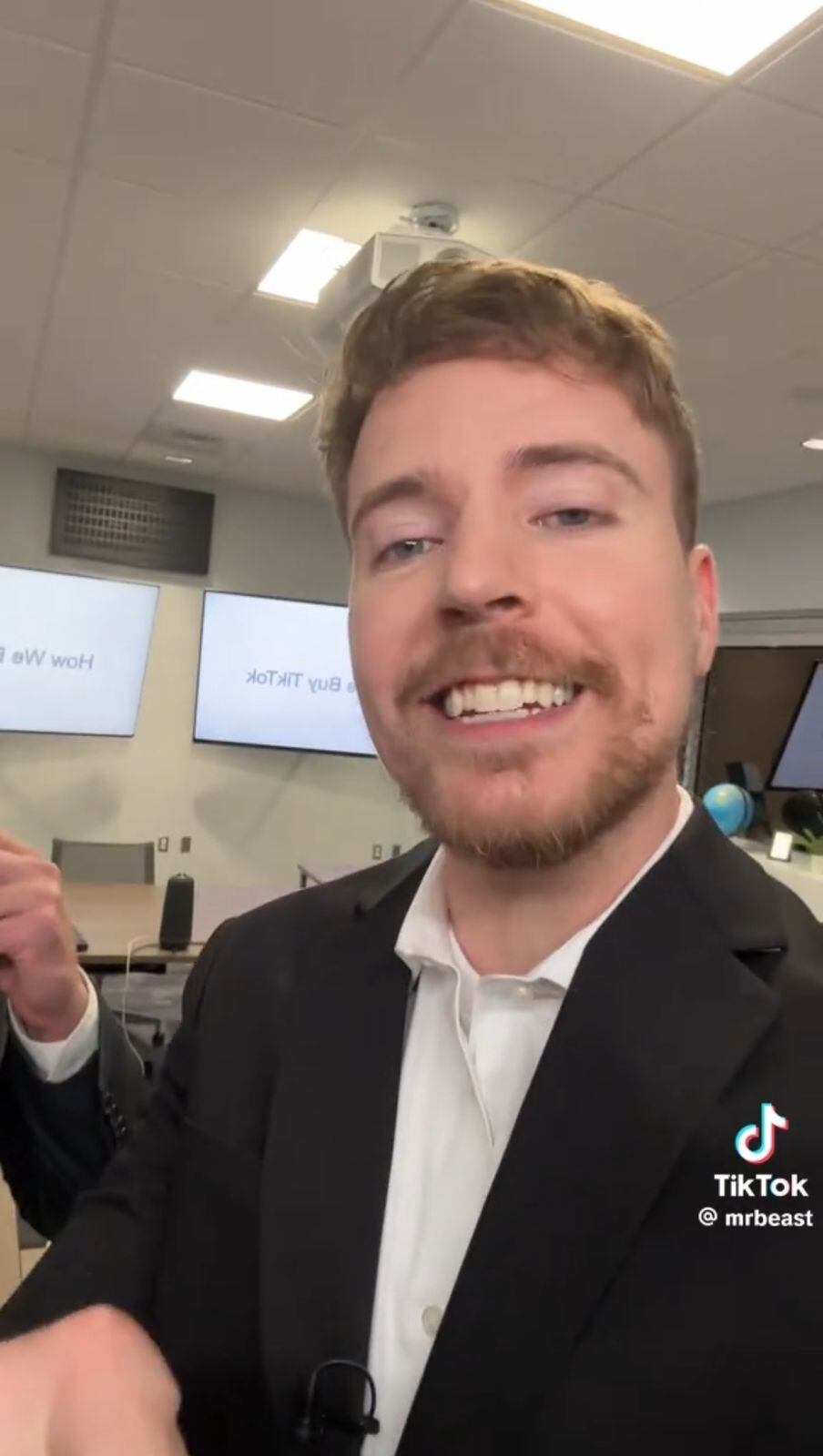 A través de sus redes sociales, 'MrBeast' dio a conocer la noticia de su intención de comprar Tiktok