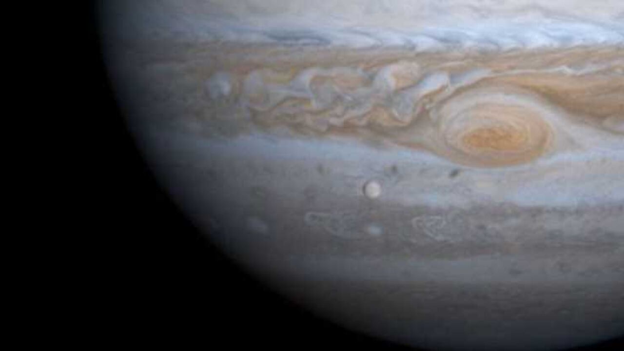 Un día en Júpiter dura 10 horas terrestres.