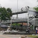 Puente peatonal vandalizado en Cali