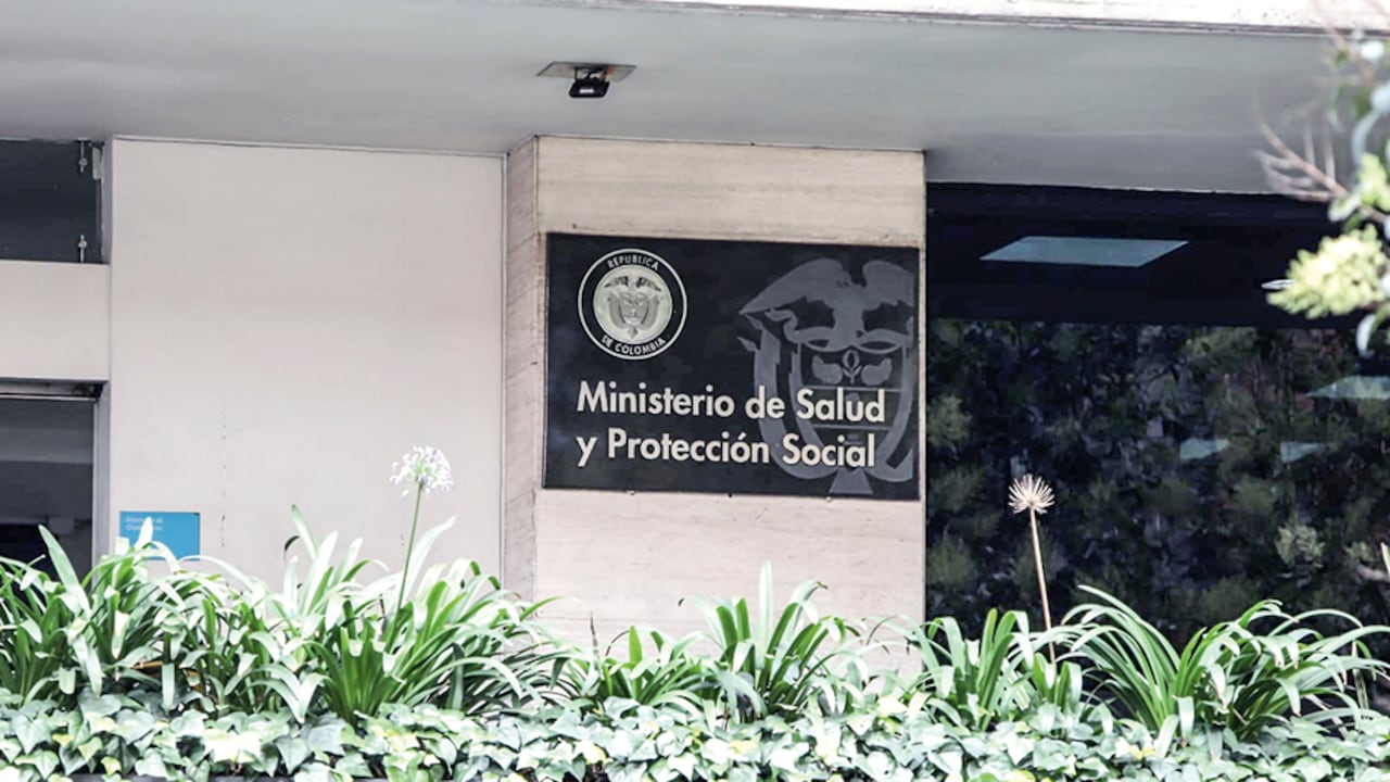 Los exempleados de la cartera aseguran que si bien no incurre en malos tratos, la ministra Carolina Corcho tiene un trato distante con buena parte de la planta de personal.