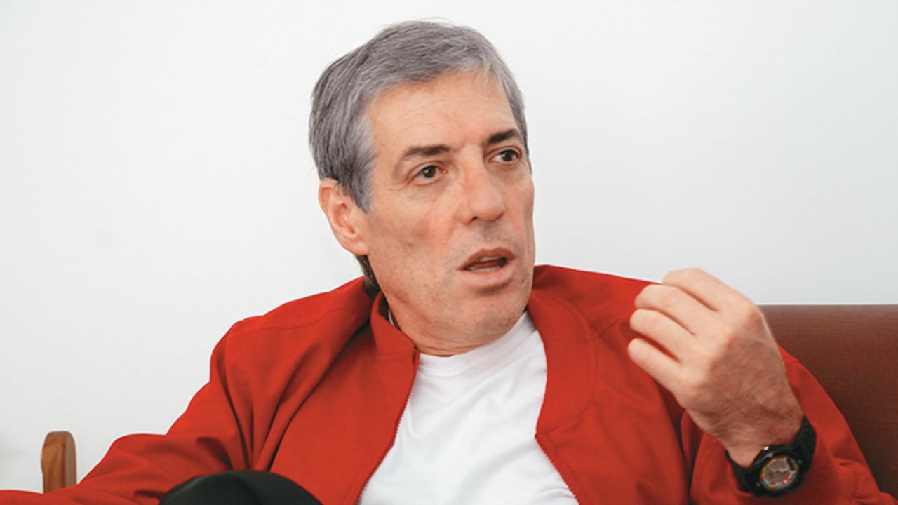 " Hay más libros de cocina que de fútbol, es insólito"