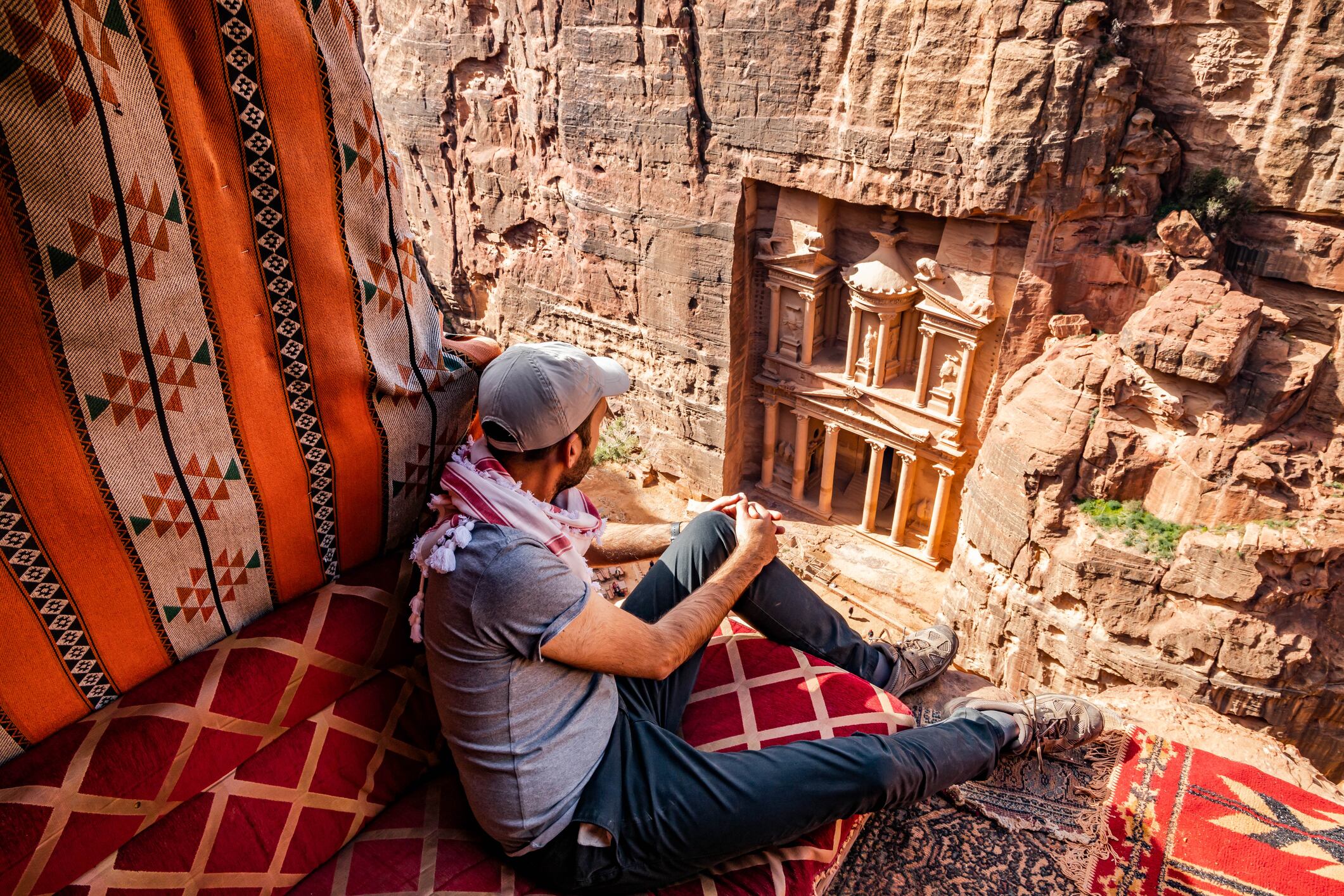 Visita a la ciudad de Petra, en Jordania, durante la mañana sin gente
