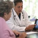 Una de las partes que más se afectan los huesos por cuenta de la osteoporosis es la columna.