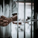 De acuerdo con el reporte oficial, el cinematográfico intento de fuga iba a ser cometido por el feminicida apoyado por un familiar aprovechando la visita regular de los sábados.