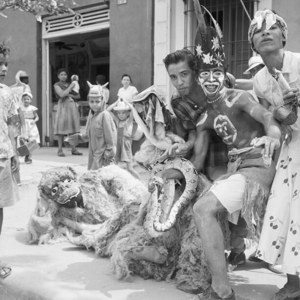 Ligado al inicio de la Cuaresma, este encuentro heredó la lógica del desfogue previo al recogimiento religioso.