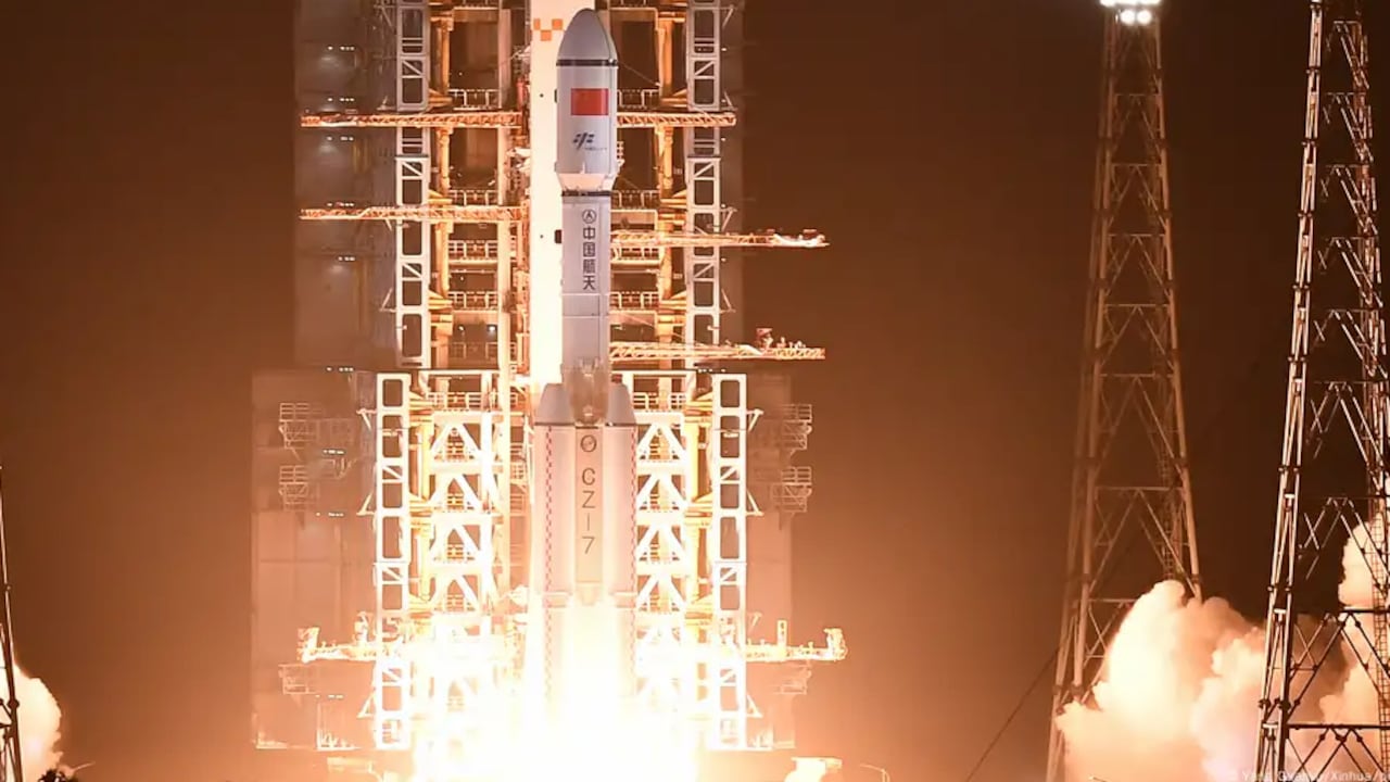 El cohete Long March-9, capaz de transportar 150 toneladas, será clave para construir la primera central solar orbital.