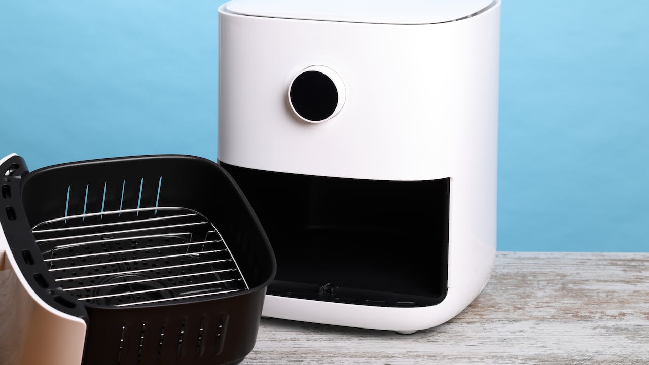 La Air Fryer cocina los alimentos sin necesidad de usar aceite.