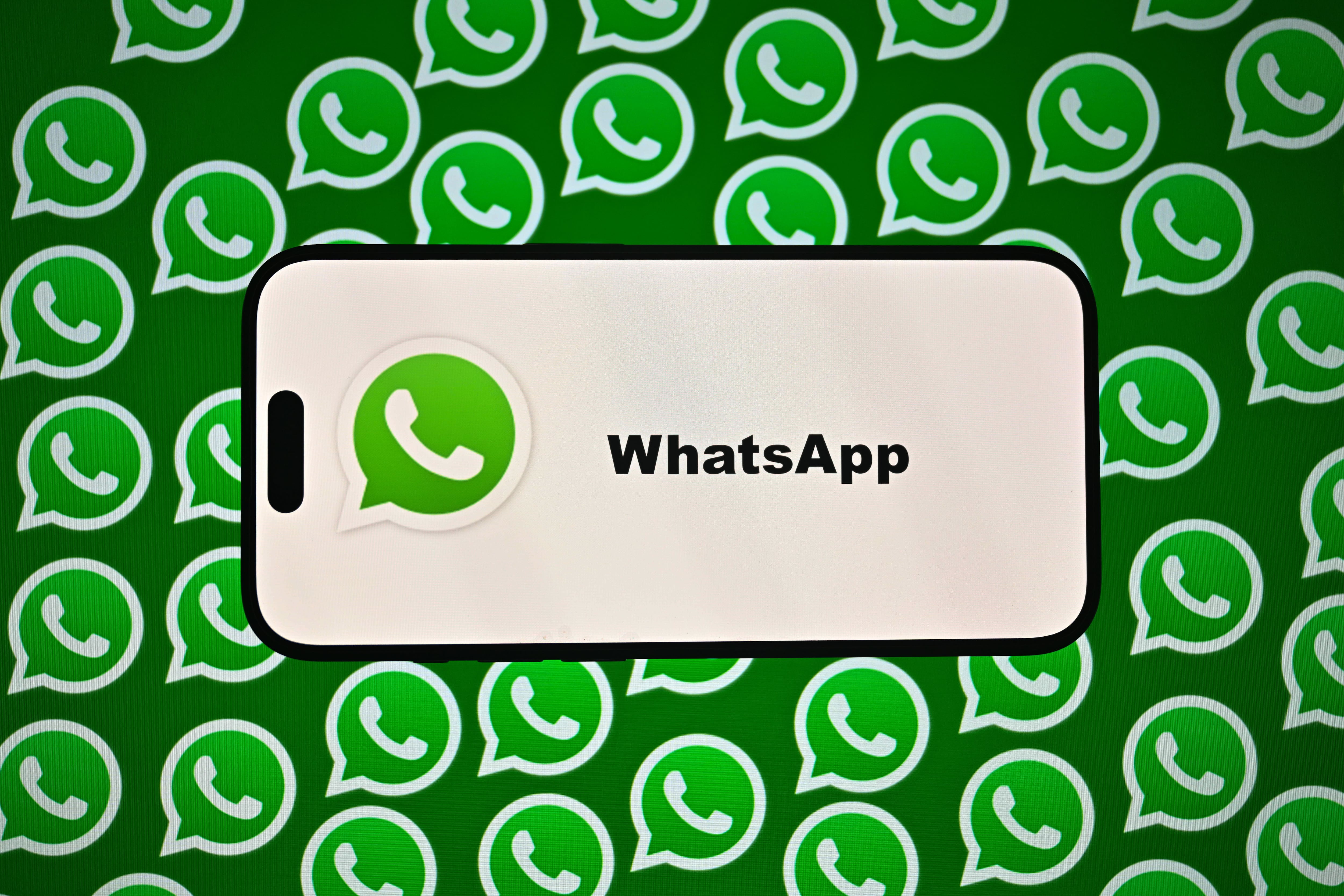 La aplicación de mensajería ofrece varias opciones para gestionar las conversaciones.