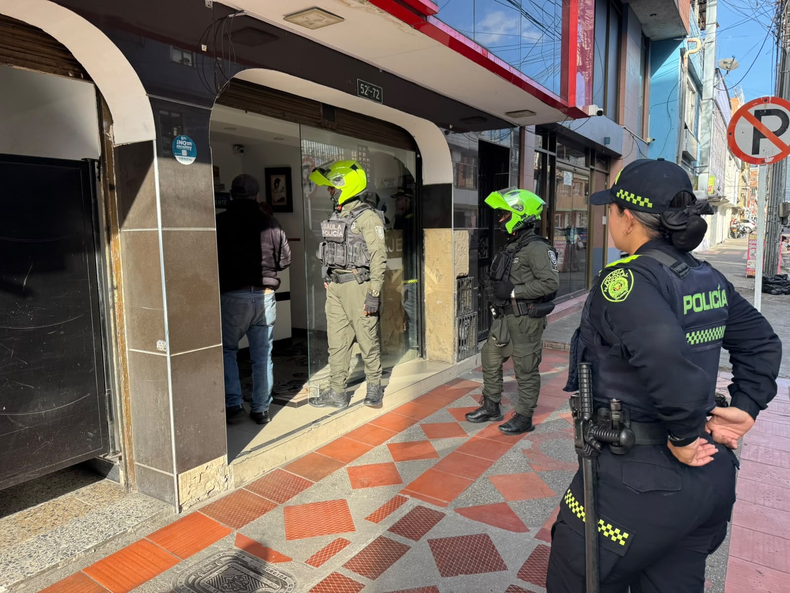 Autoridades refuerzan la seguridad en Tunjuelito con registros masivos y controles comerciales.