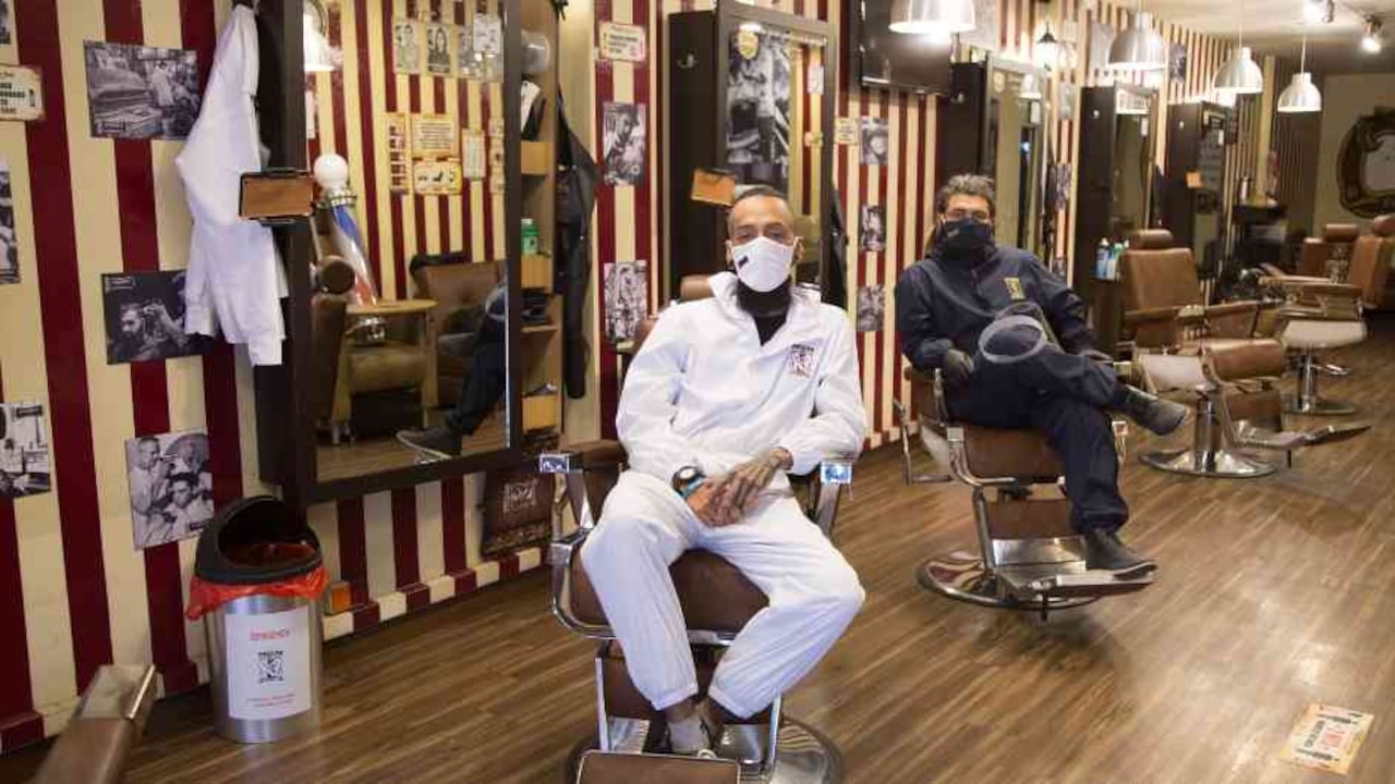 Dadas las medidas Figaro Baber Shop ha visto caer sus ingresos a cero. Cortesía.